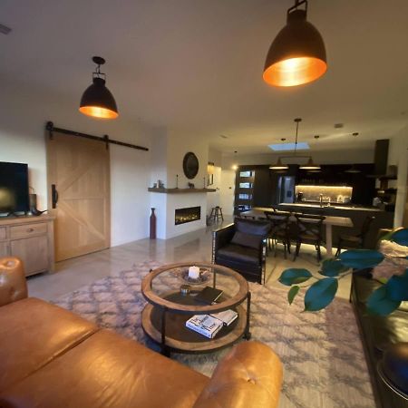 Black Stilt Retreat, Stunning Luxury Property Twizel Bagian luar foto