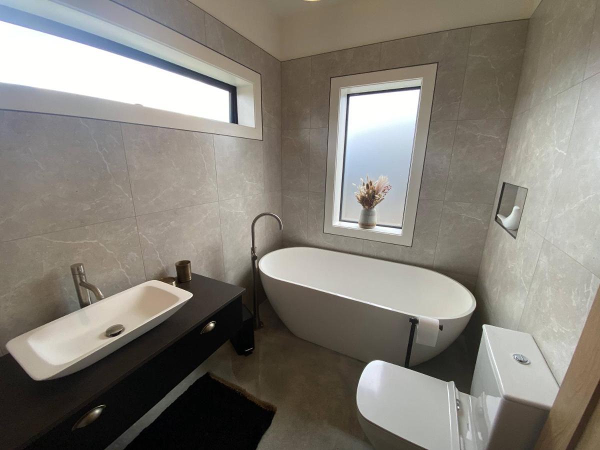 Black Stilt Retreat, Stunning Luxury Property Twizel Bagian luar foto
