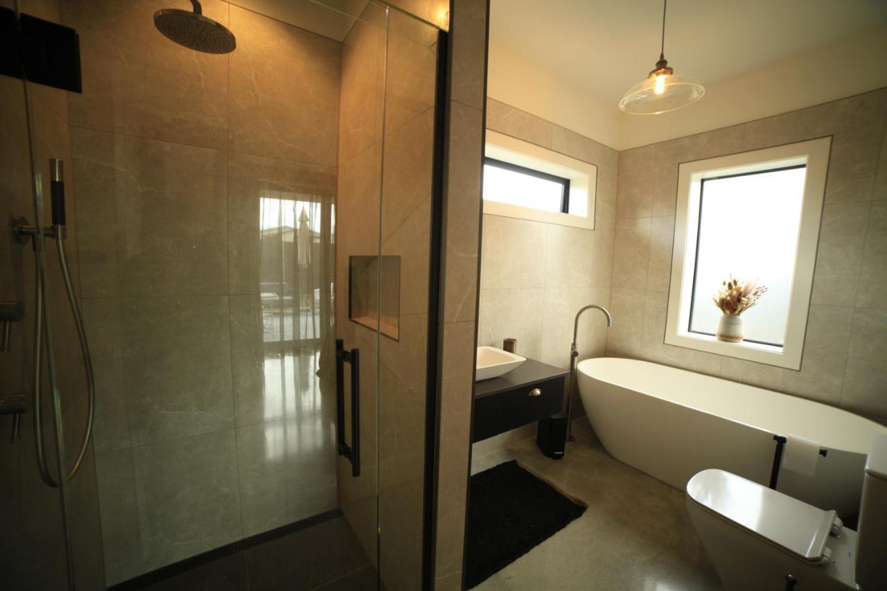 Black Stilt Retreat, Stunning Luxury Property Twizel Bagian luar foto