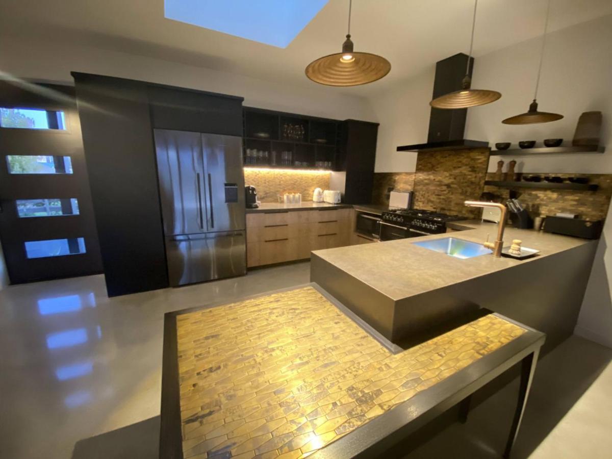 Black Stilt Retreat, Stunning Luxury Property Twizel Bagian luar foto
